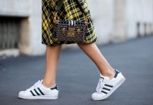 Tenisii: greselile pe care femeile peste 40 de ani ar trebui sa le evite cand ii poarta