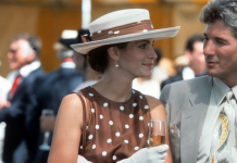 Va mai amintiti rochia celebra purtata de Julia Roberts in Pretty Woman? Iata de unde o puteti cumpara
