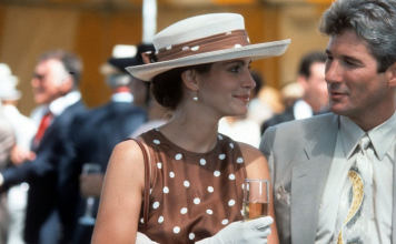 Va mai amintiti rochia celebra purtata de Julia Roberts in Pretty Woman? Iata de unde o puteti cumpara