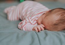 Cauze care pot creste transpiratia la bebelusi